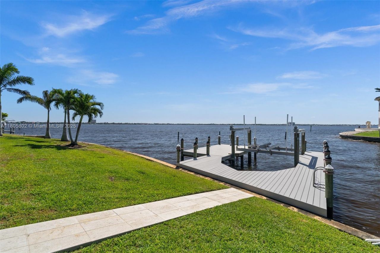 1600 Edith Esplanade, Cape Coral, FL 33904 Photo
