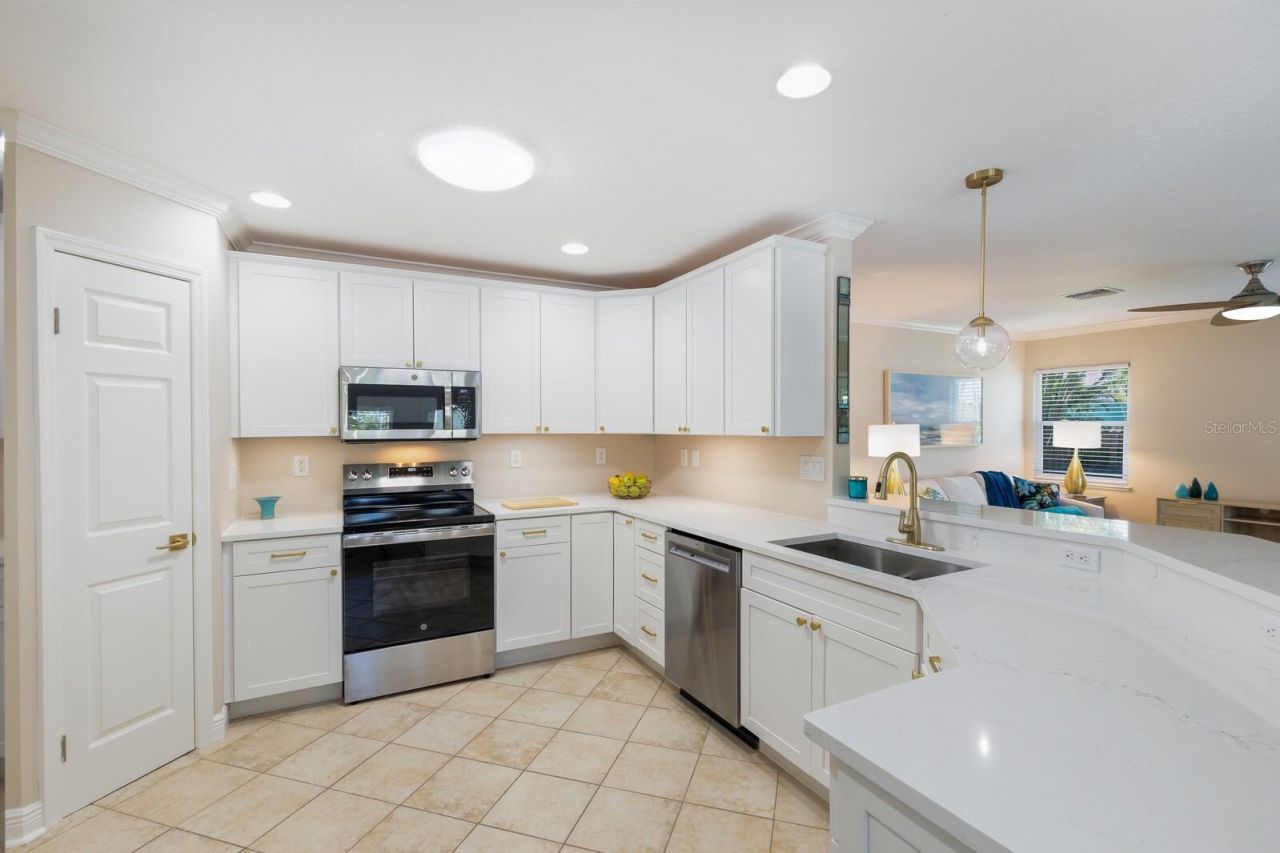 237 85th Street, Holmes Beach, FL 34217 Photo