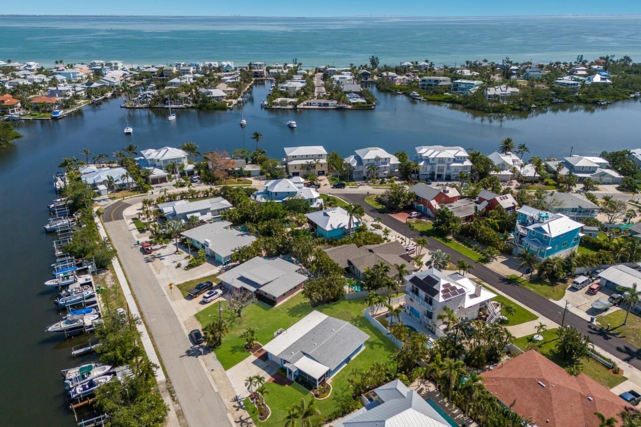 237 85th Street, Holmes Beach, FL 34217 Photo