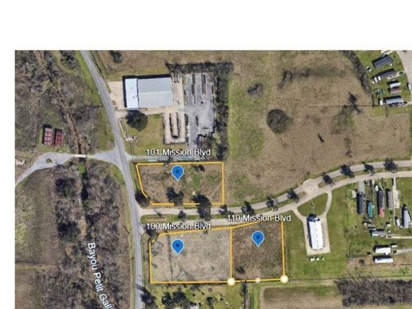 110 Mission, Houma, LA 70363