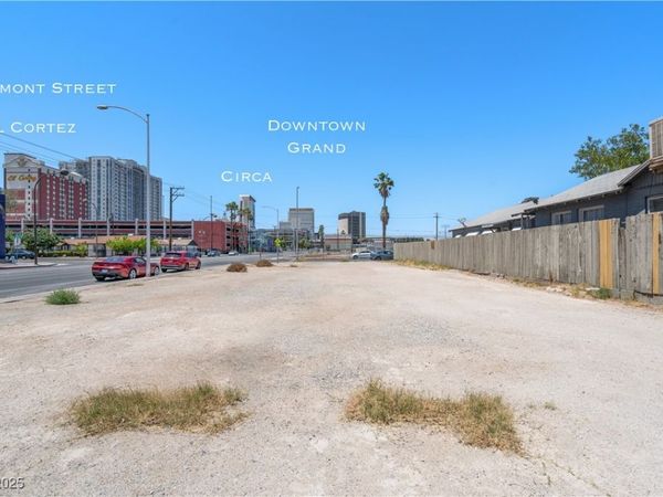 802 Stewart Avenue , Las Vegas, NV 89101