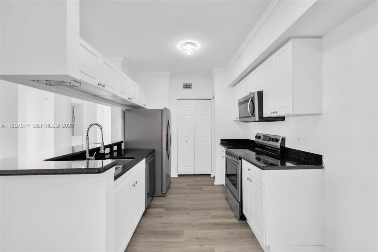 17150 N Bay Rd, Unit 2814, Sunny Isles Beach, FL 33160 Photo