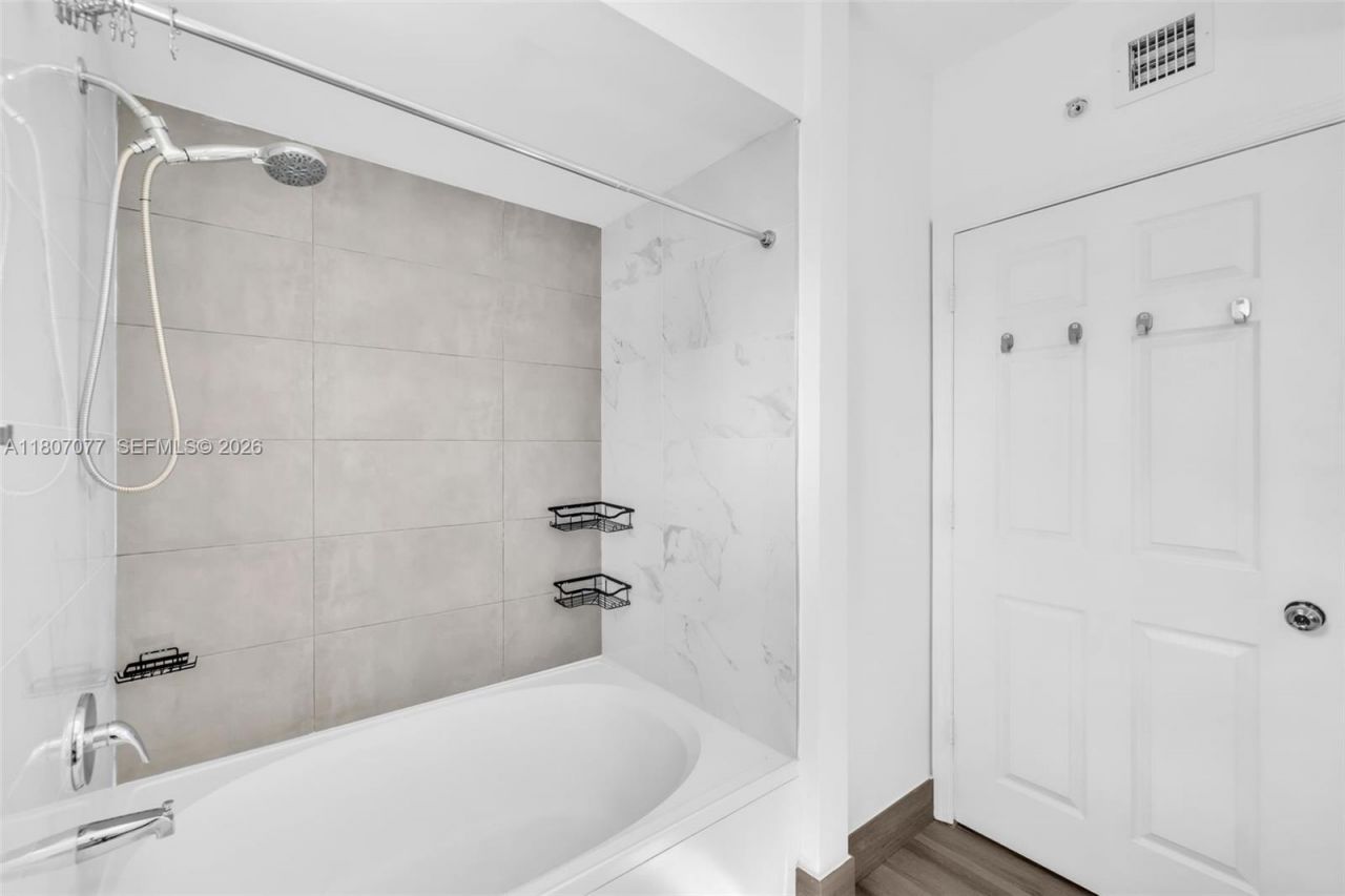 17150 N Bay Rd, Unit 2814, Sunny Isles Beach, FL 33160 Photo