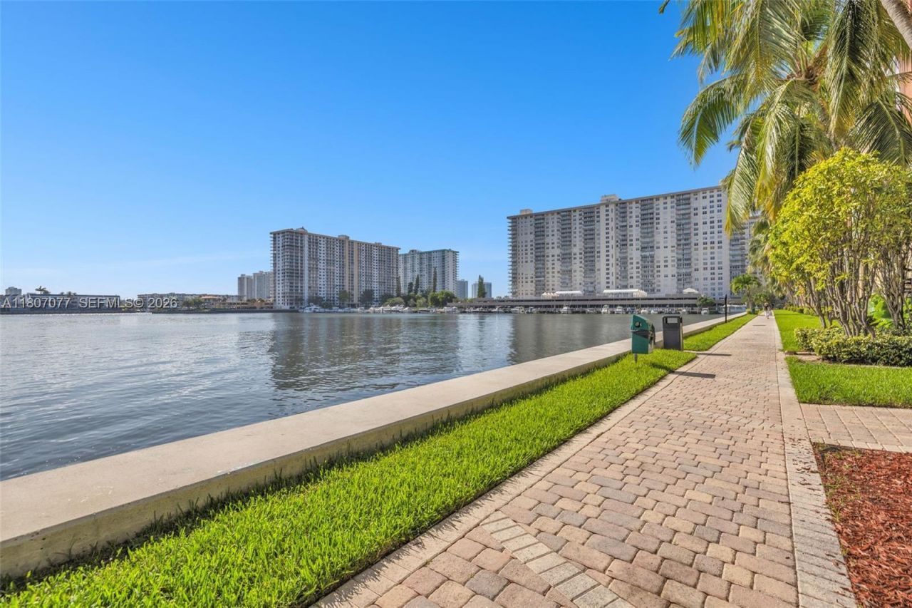 17150 N Bay Rd, Unit 2814, Sunny Isles Beach, FL 33160 Photo