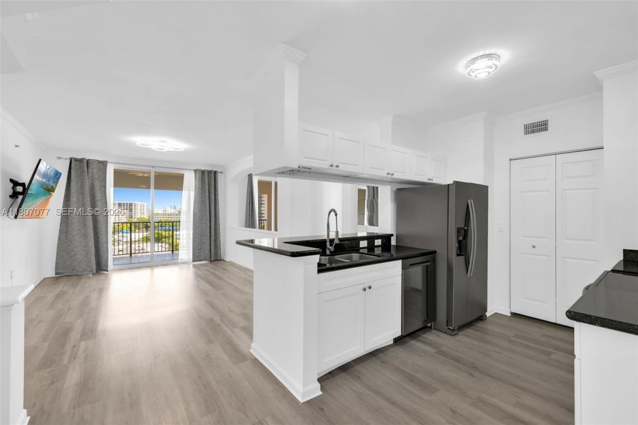 17150 N Bay Rd, Unit 2814, Sunny Isles Beach, FL 33160 Photo