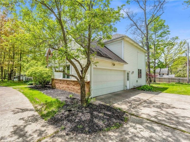 2736 Green Road, Shaker Heights, OH 44122 Photo 2