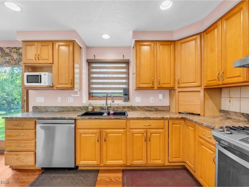 2736 Green Road, Shaker Heights, OH 44122 Photo 4