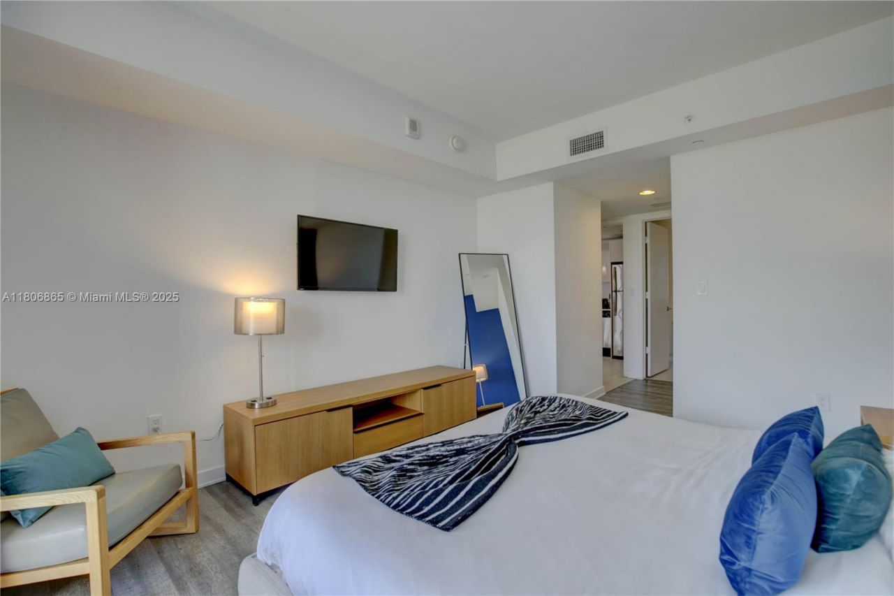 2602 E Hallandale Beach Blvd, Unit R407, Hallandale Beach, FL 33009 Photo