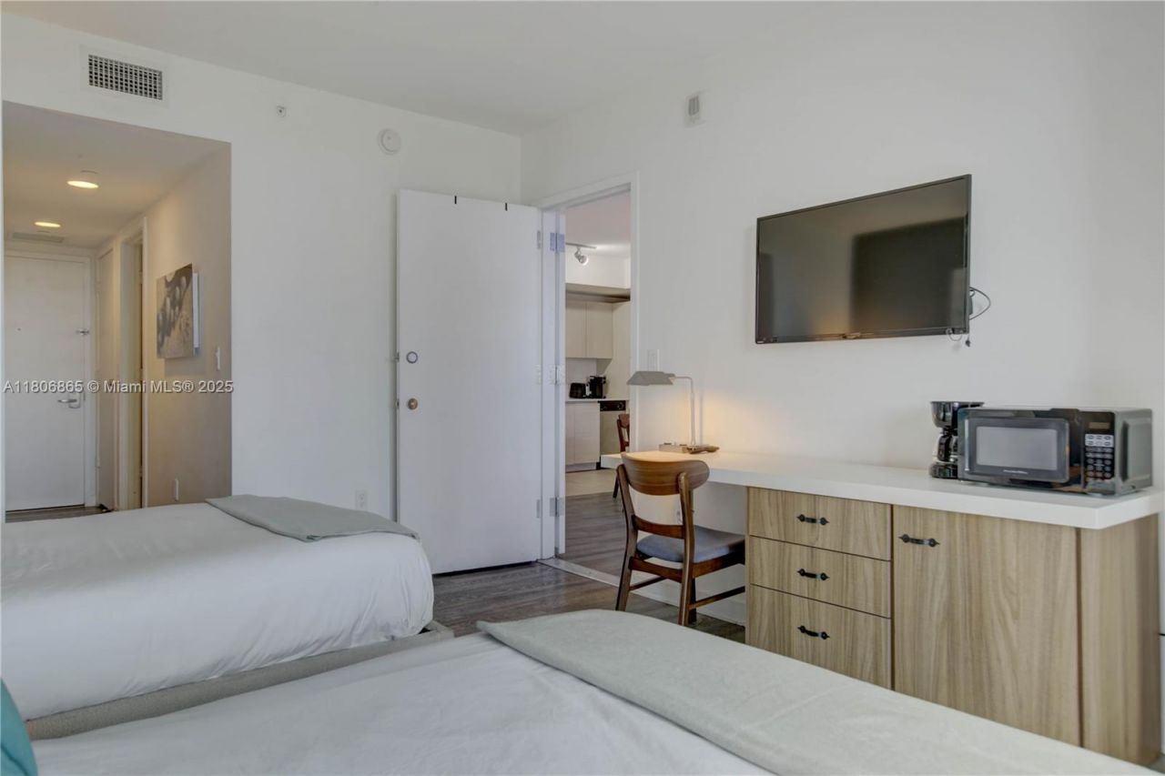 2602 E Hallandale Beach Blvd, Unit R407, Hallandale Beach, FL 33009 Photo