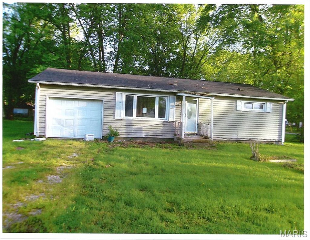 304 W Douglas Street, New Douglas, IL 62074 Main Photo