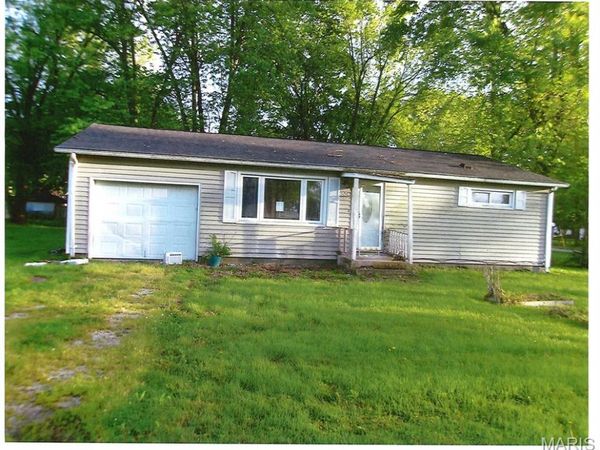 304 W Douglas Street, New Douglas, IL 62074