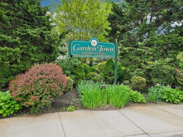 1213 East Broadway, Unit B25, Hewlett, NY 11557