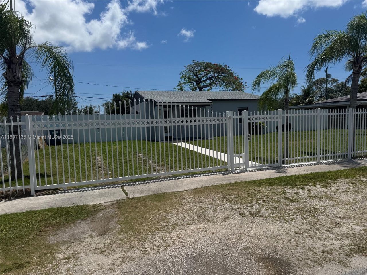 14581 Jackson St, Miami, FL 33176 Photo