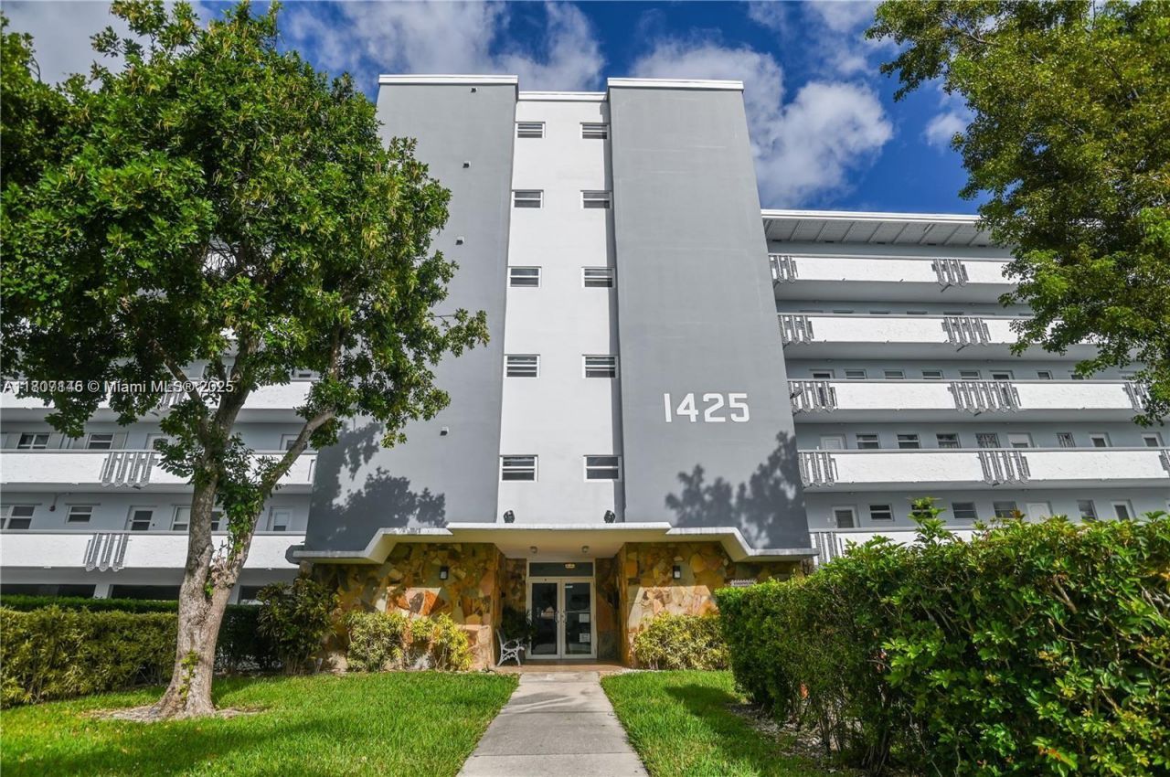 1425 Atlantic Shores Blvd, Unit 204, Hallandale Beach, FL 33009 Photo