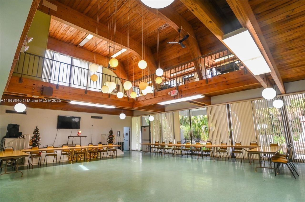 1425 Atlantic Shores Blvd, Unit 204, Hallandale Beach, FL 33009 Photo