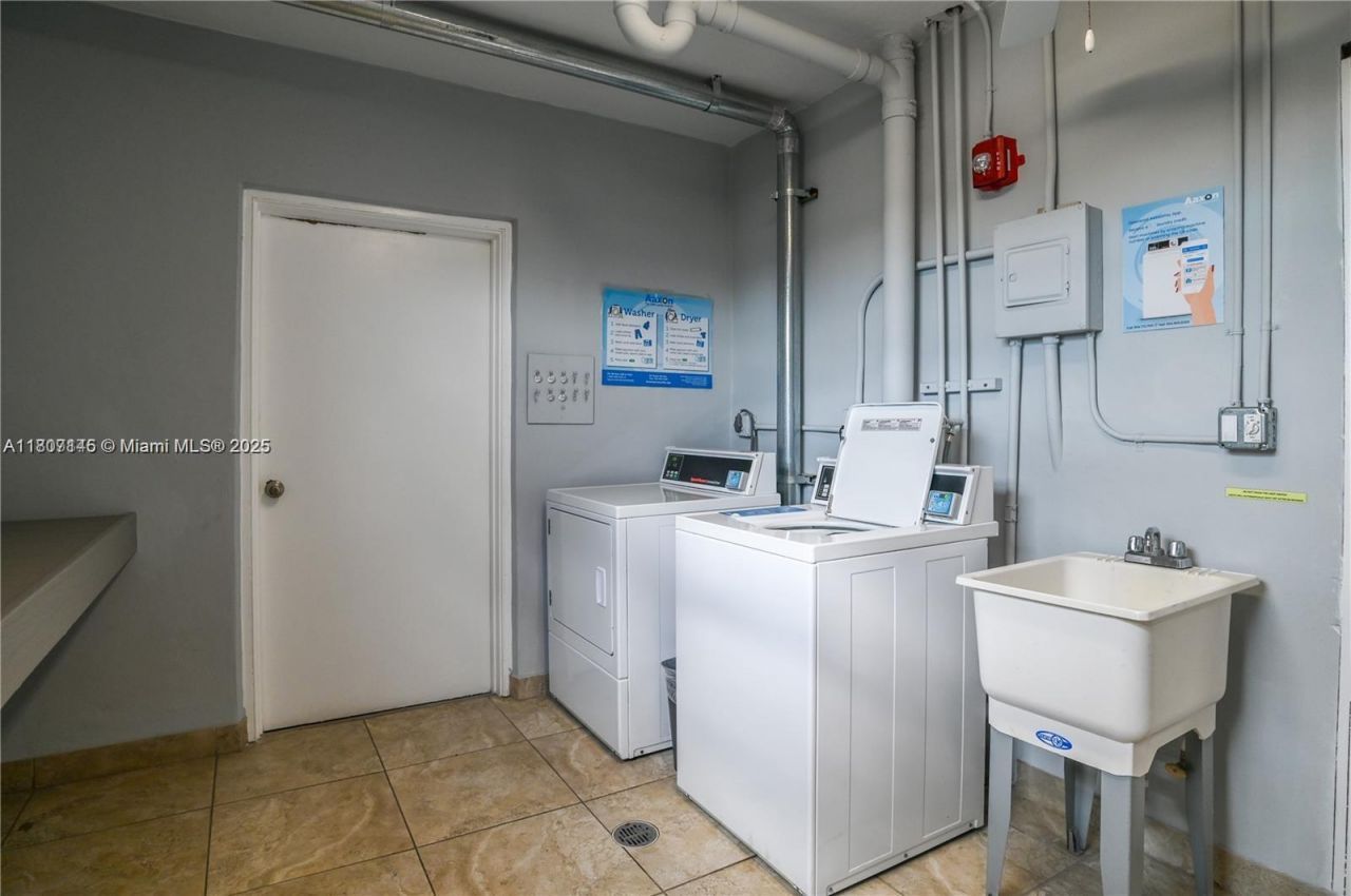 1425 Atlantic Shores Blvd, Unit 204, Hallandale Beach, FL 33009 Photo