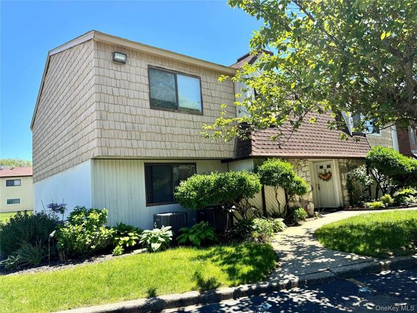 71 Pointe Circle S, Unit 71, Coram, NY 11727