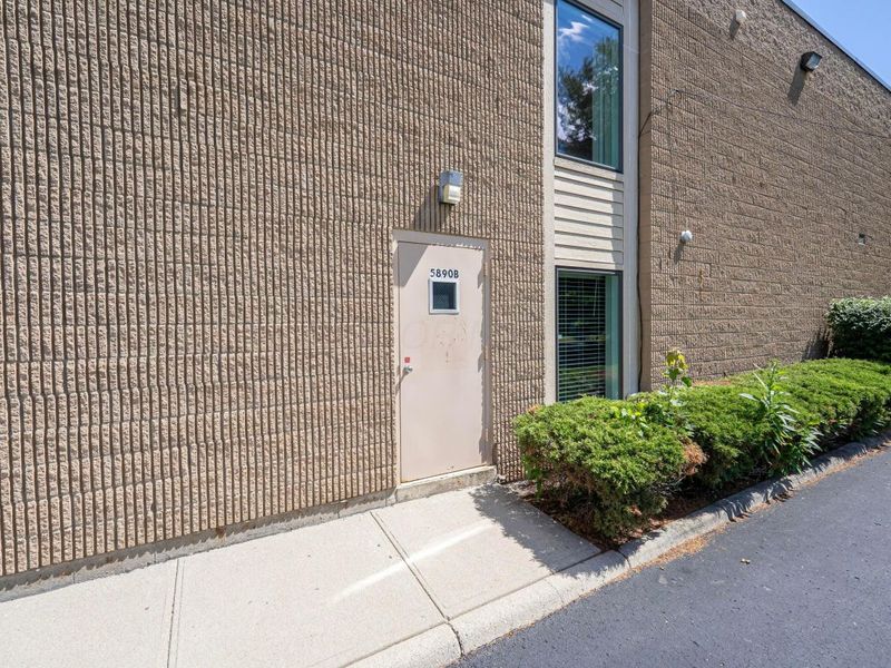 5890 Chandler Court, Unit B, Westerville, OH 43082 Photo 3