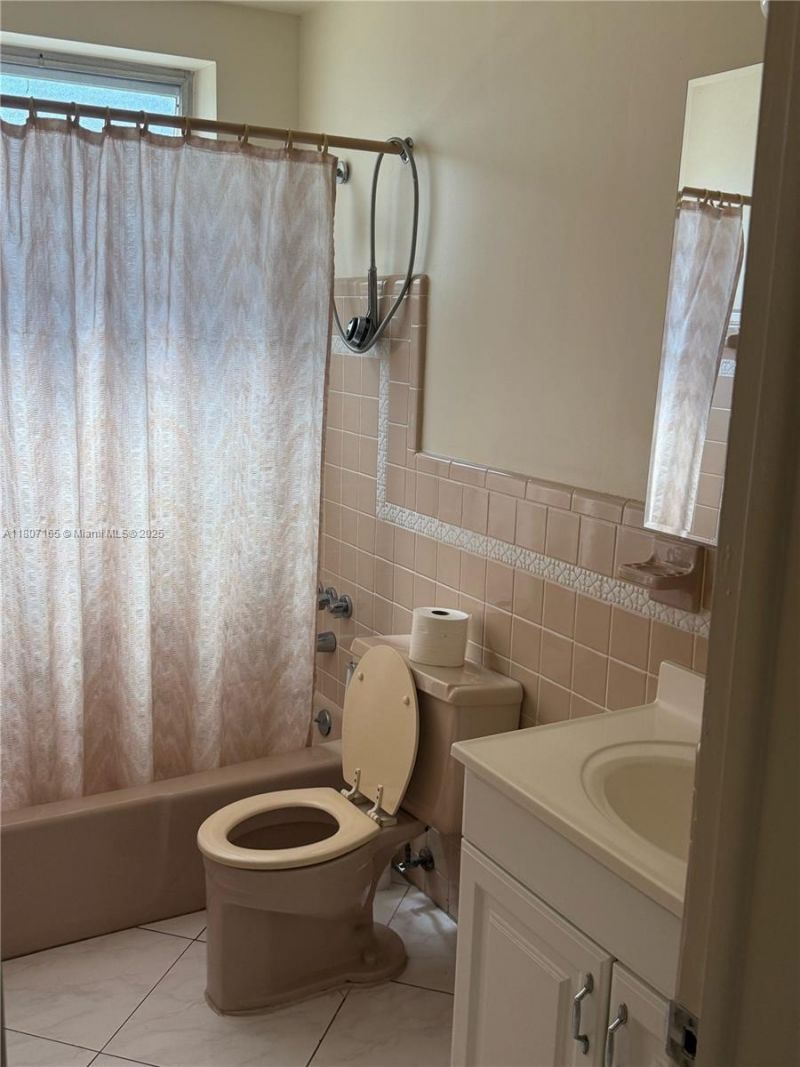 1395 NE 167th St, Unit 203, Miami, FL 33162 Photo