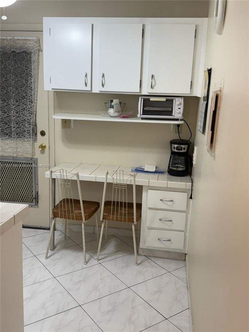 1395 NE 167th St, Unit 203, Miami, FL 33162 Photo