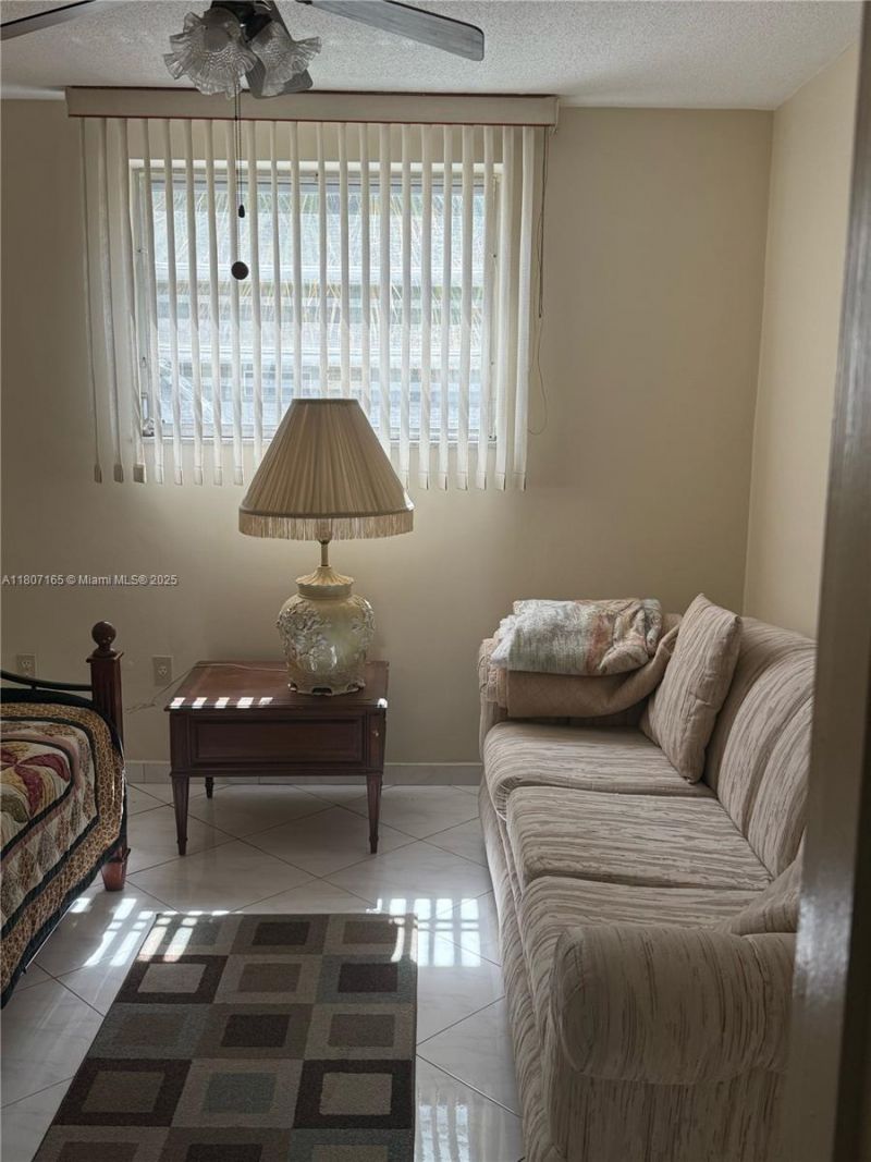 1395 NE 167th St, Unit 203, Miami, FL 33162 Photo