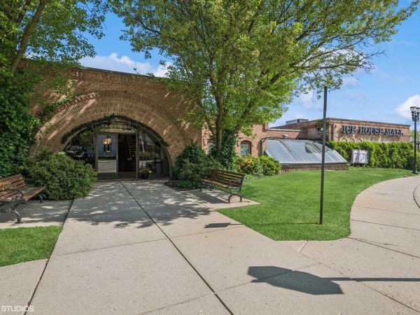 200 Applebee Street, Barrington, IL 60010