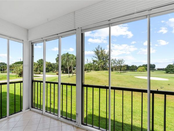 9220 S Hollybrook Lake Dr, Unit 208, Pembroke Pines, FL 33025