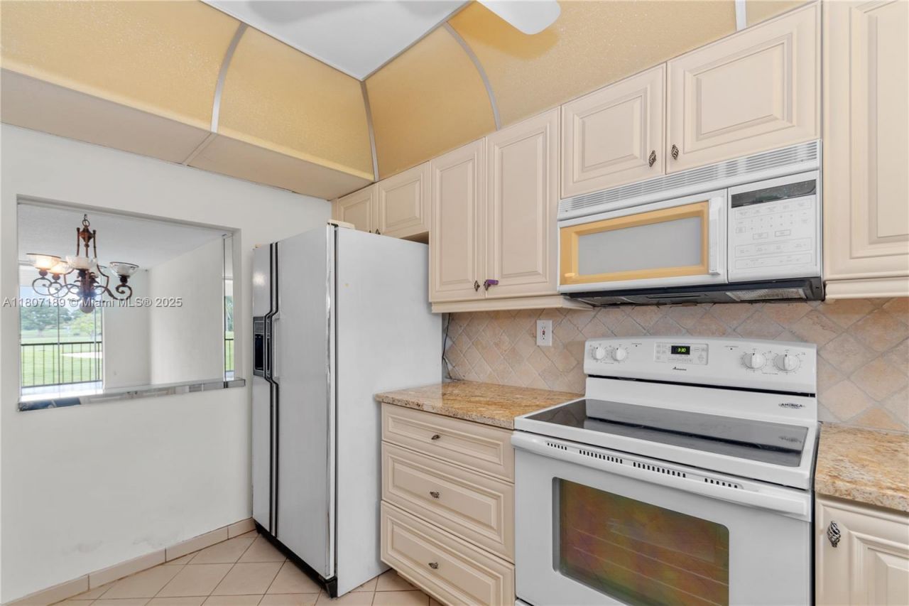 9220 S Hollybrook Lake Dr, Unit 208, Pembroke Pines, FL 33025 Photo