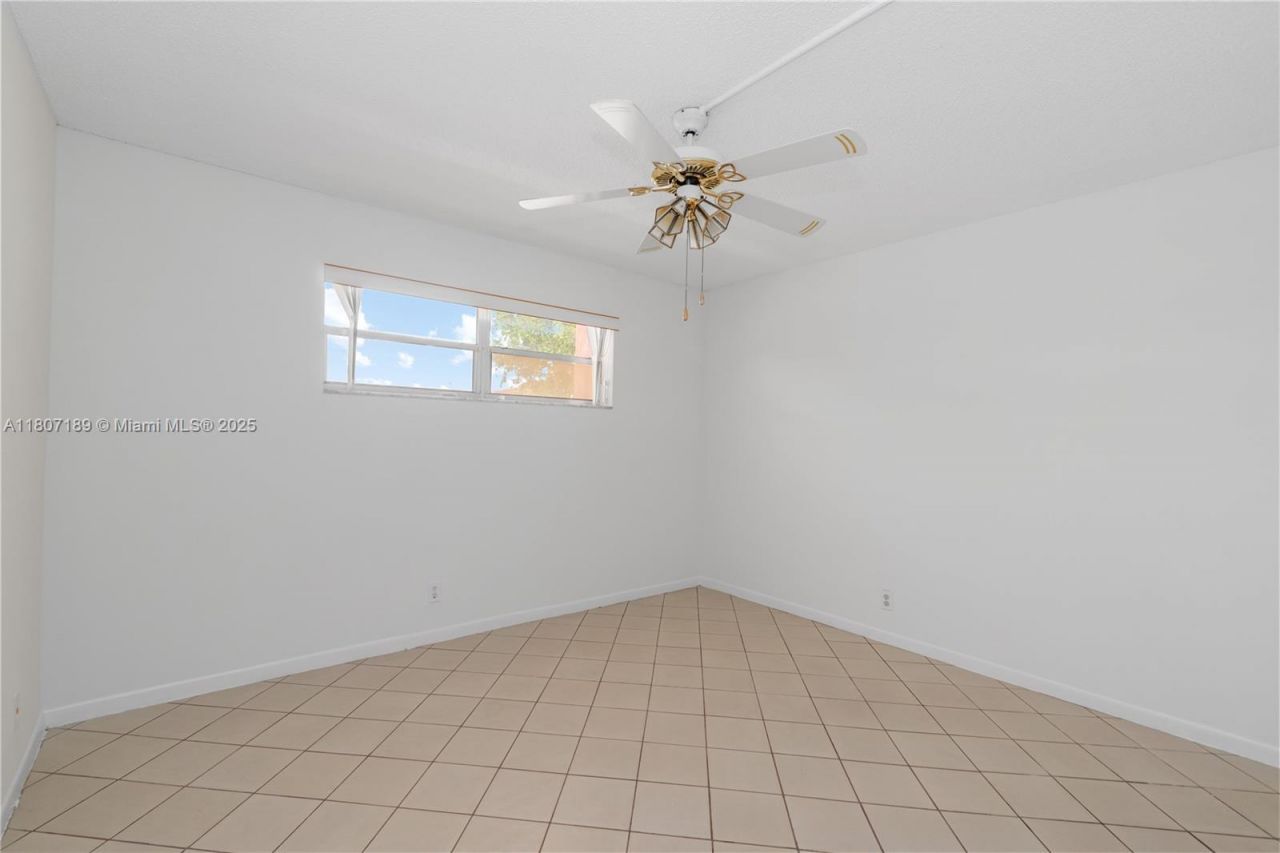 9220 S Hollybrook Lake Dr, Unit 208, Pembroke Pines, FL 33025 Photo