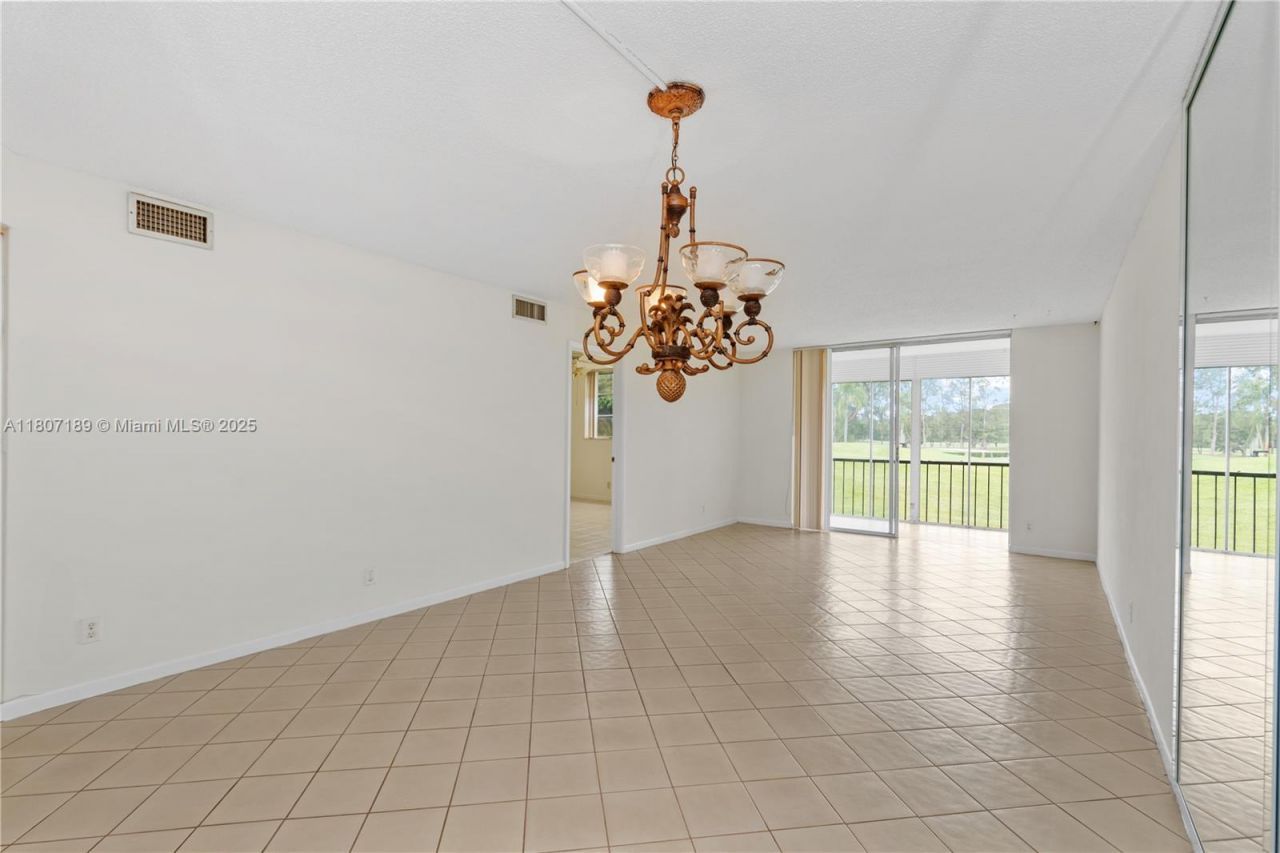 9220 S Hollybrook Lake Dr, Unit 208, Pembroke Pines, FL 33025 Photo