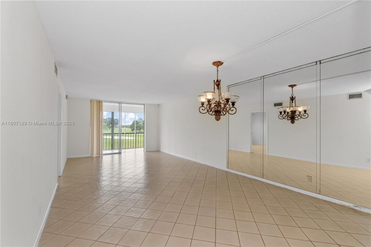 9220 S Hollybrook Lake Dr, Unit 208, Pembroke Pines, FL 33025 Photo