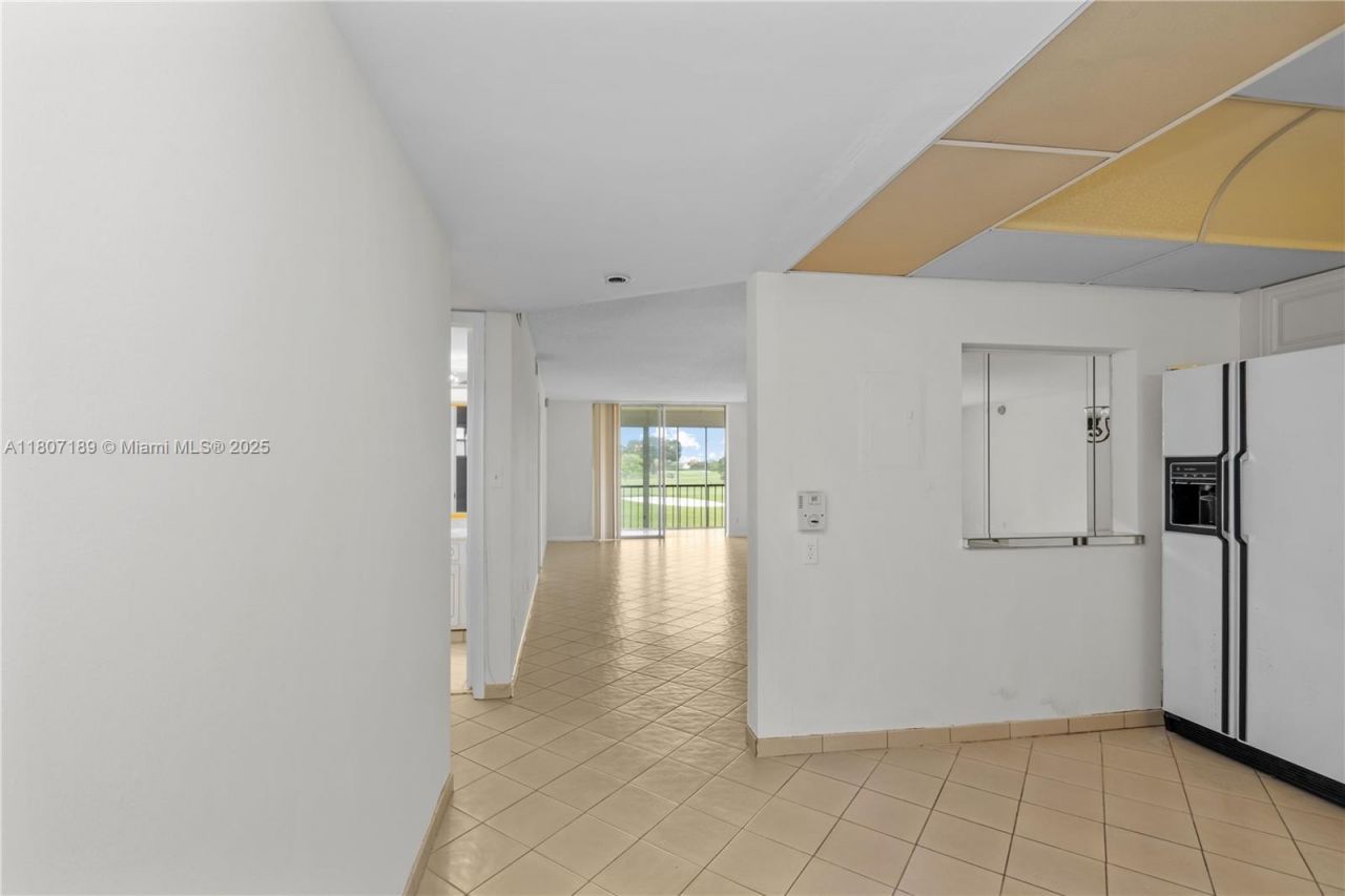 9220 S Hollybrook Lake Dr, Unit 208, Pembroke Pines, FL 33025 Photo