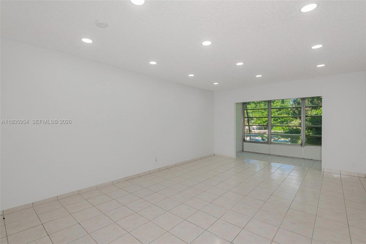 5141 W Oakland Park Blvd, Unit 210, Lauderdale Lakes, FL 33313 Photo