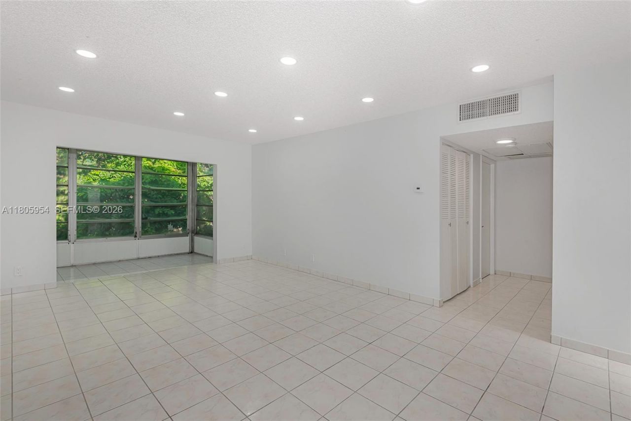 5141 W Oakland Park Blvd, Unit 210, Lauderdale Lakes, FL 33313 Photo