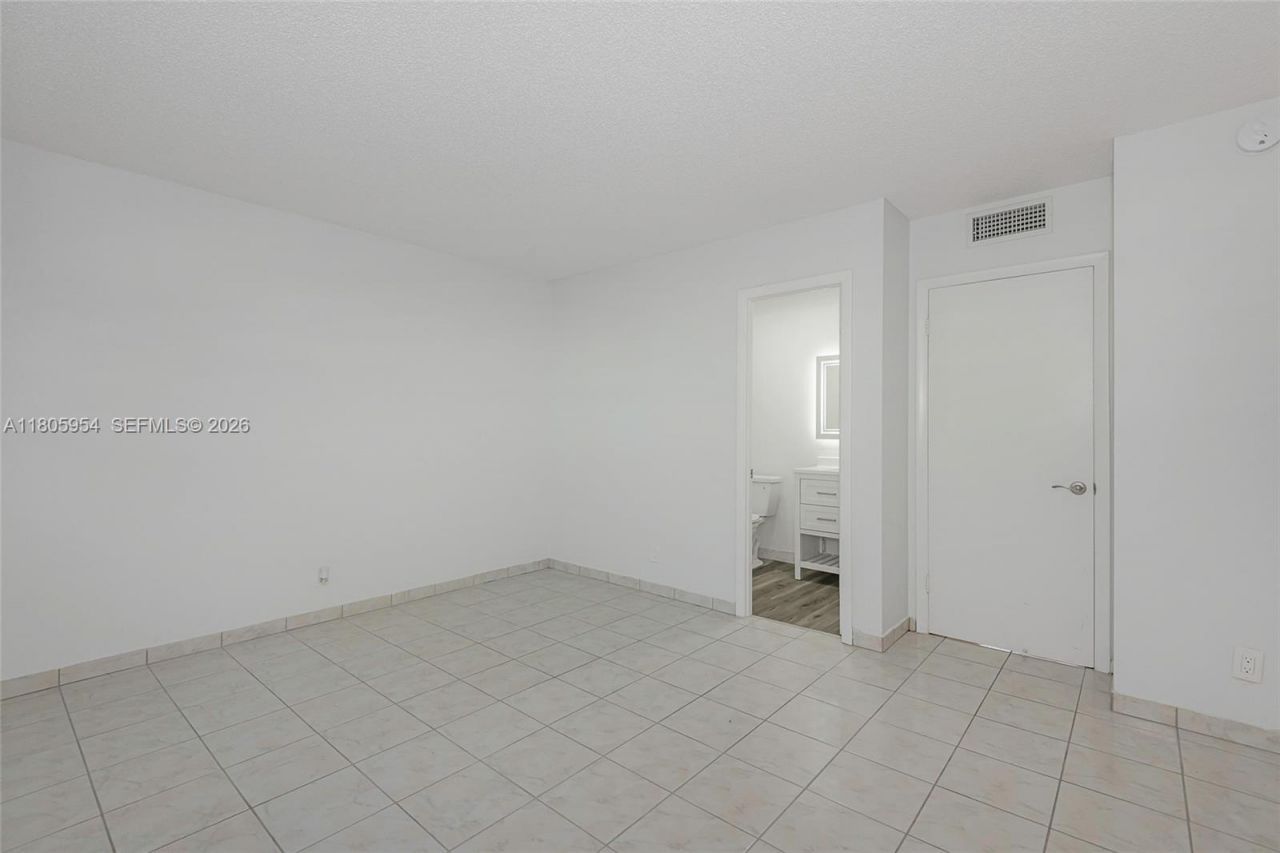5141 W Oakland Park Blvd, Unit 210, Lauderdale Lakes, FL 33313 Photo