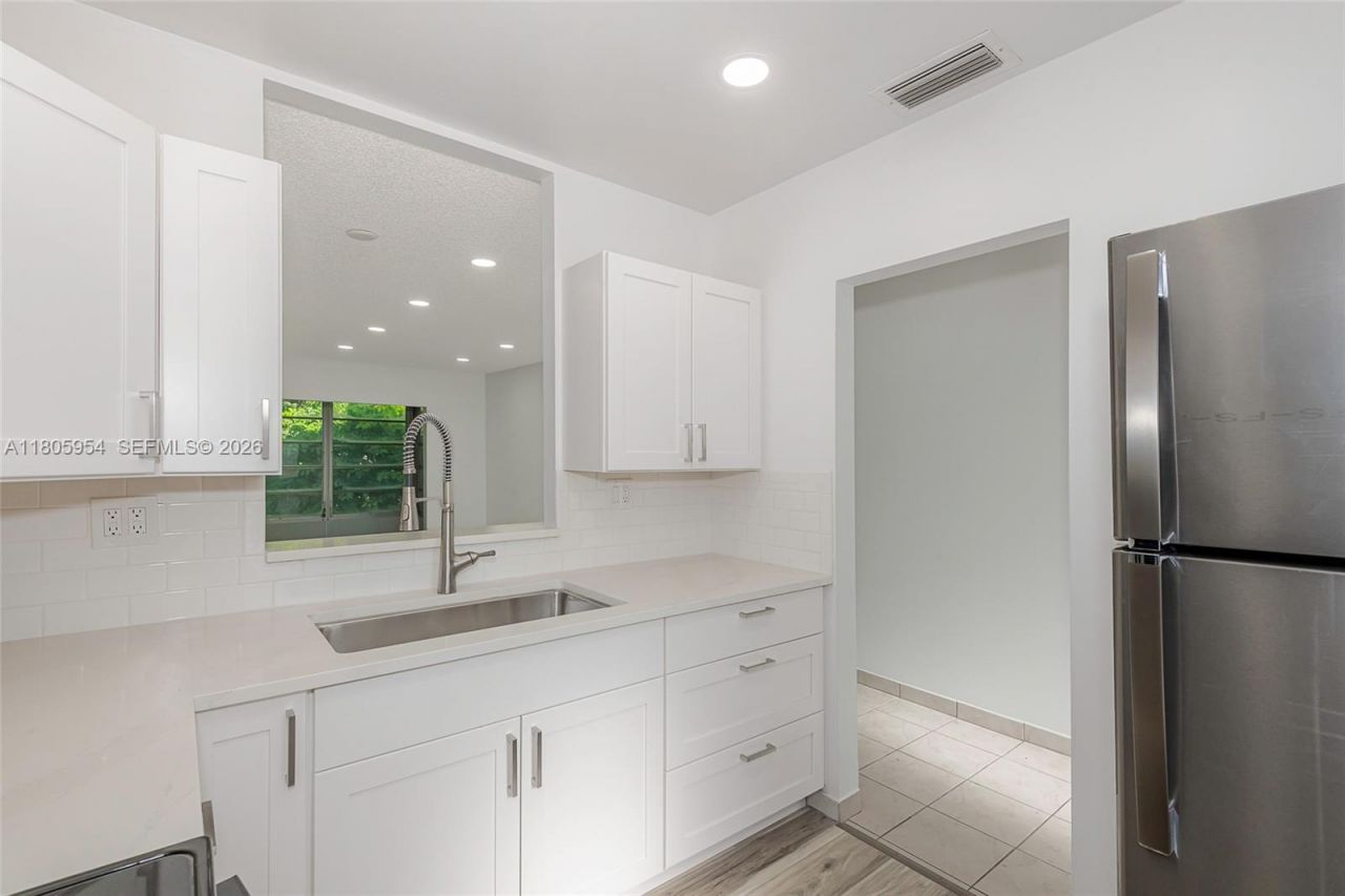 5141 W Oakland Park Blvd, Unit 210, Lauderdale Lakes, FL 33313 Photo