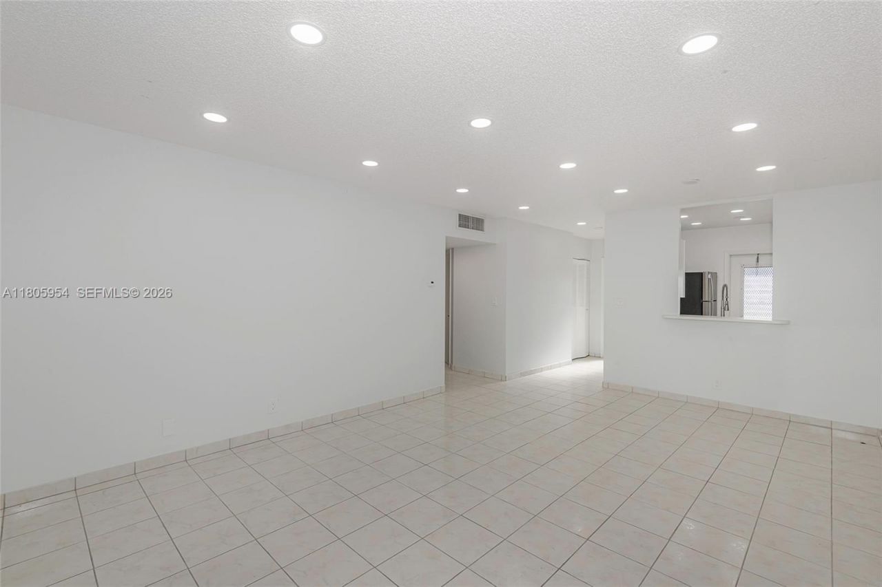 5141 W Oakland Park Blvd, Unit 210, Lauderdale Lakes, FL 33313 Photo