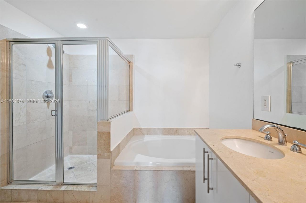 3330 NE 190th St, Unit 717, Aventura, FL 33180 Photo