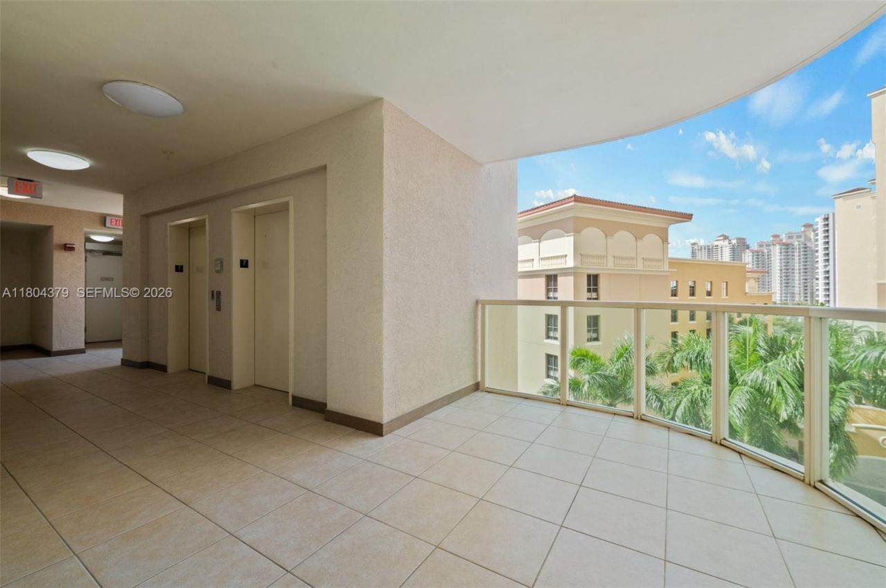 3330 NE 190th St, Unit 717, Aventura, FL 33180 Photo