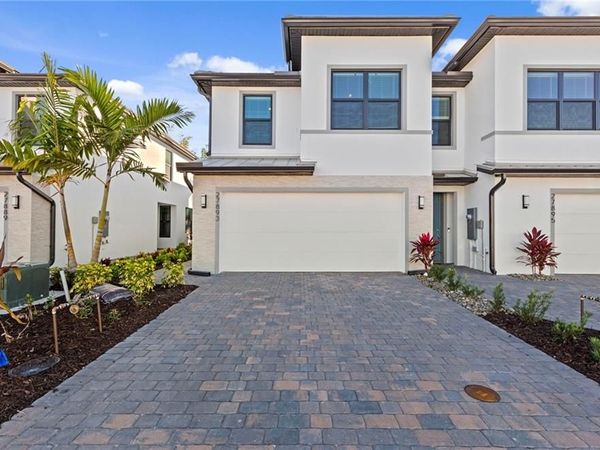 27893 Radiant CT, BONITA SPRINGS, FL 34135