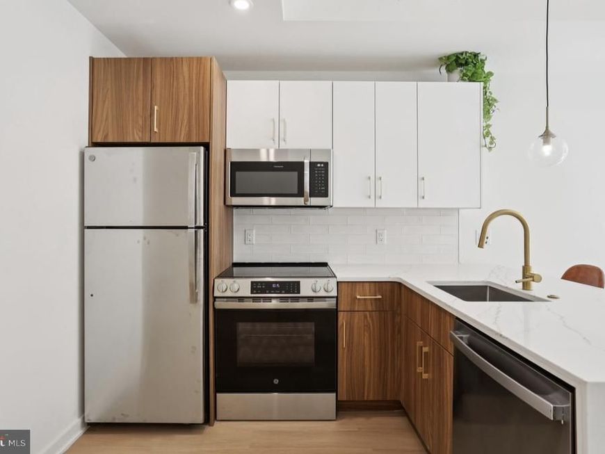 416 Vine Street, Unit 210, Philadelphia, PA 19106 Main Photo