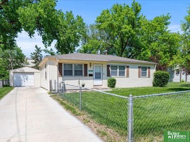 6070 Buckingham Avenue, Omaha, NE 68117