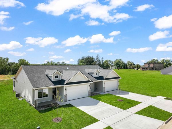 804 Academy Circle, Nevada, IA 50201