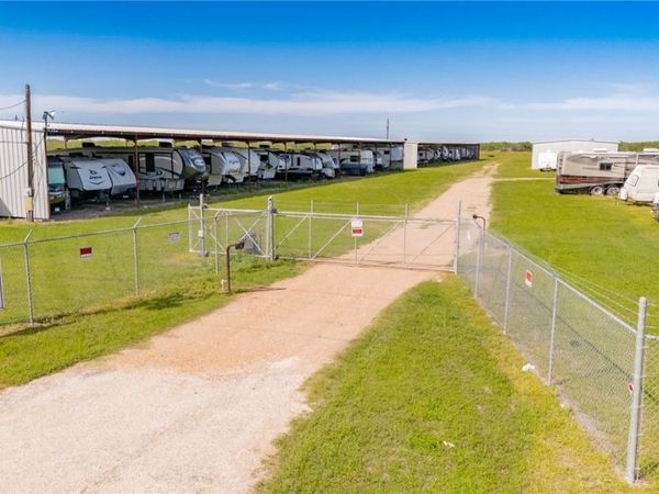 1610 Zac Lentz Parkway, Victoria, TX 77904