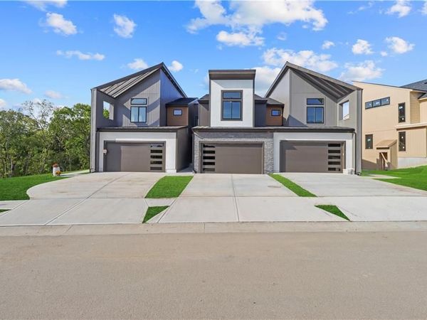 22518 W 93rd Street, Lenexa, KS 66227