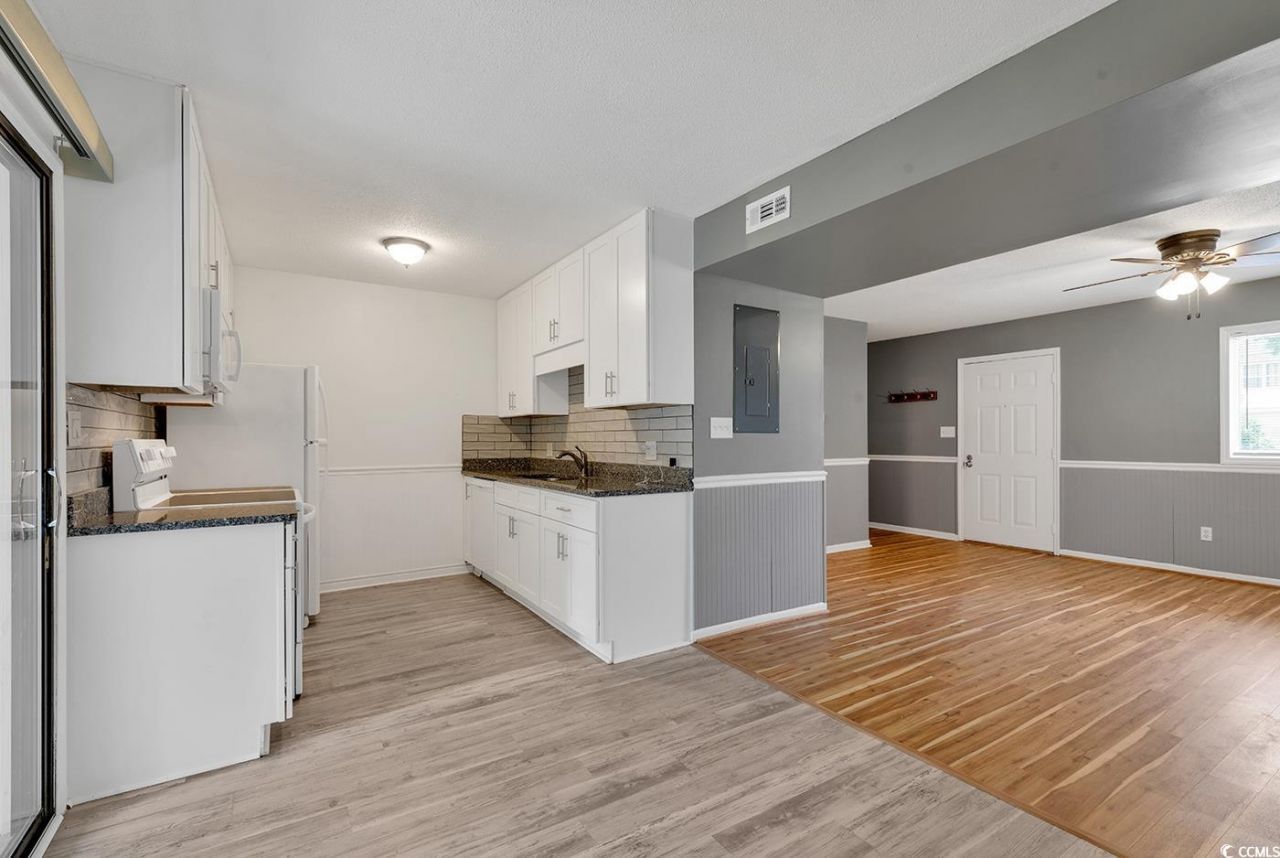 633 Sparrow Dr. Photo 10