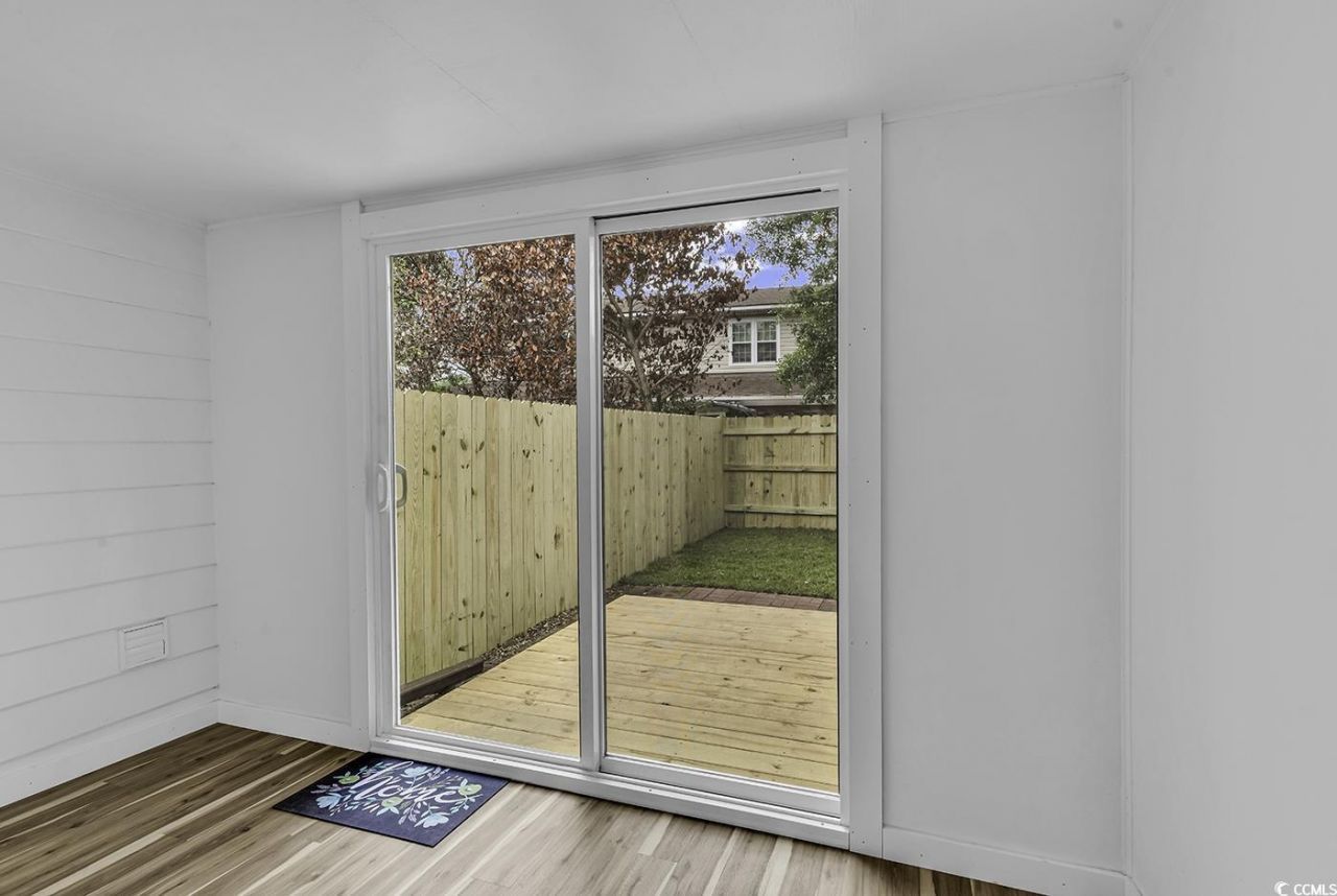 633 Sparrow Dr. Photo 15