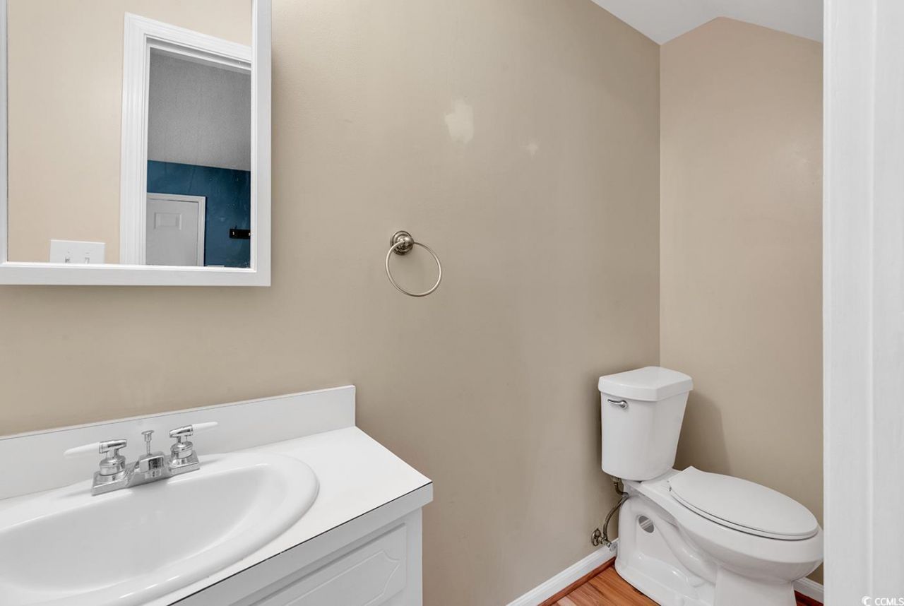 633 Sparrow Dr. Photo 16