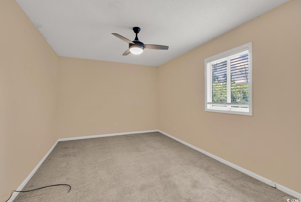 633 Sparrow Dr. Photo 17