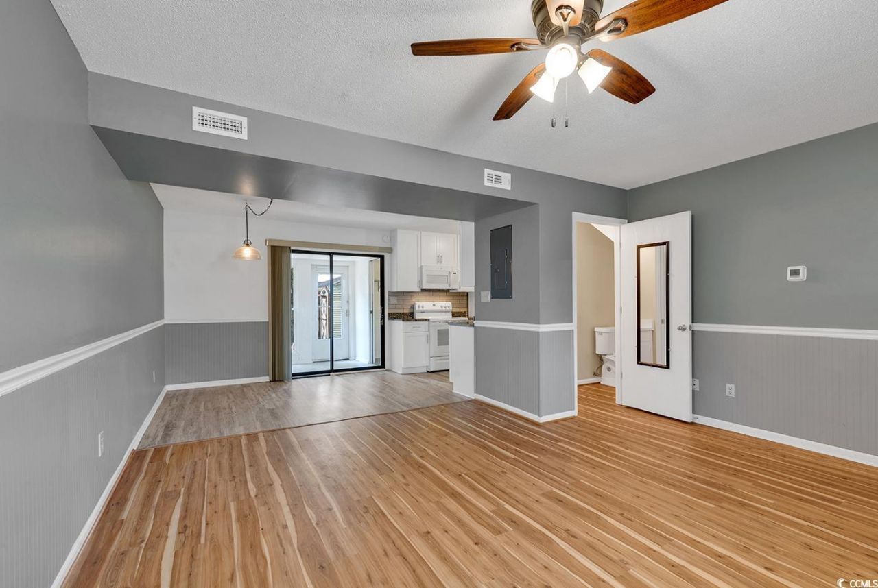 633 Sparrow Dr. Photo 7